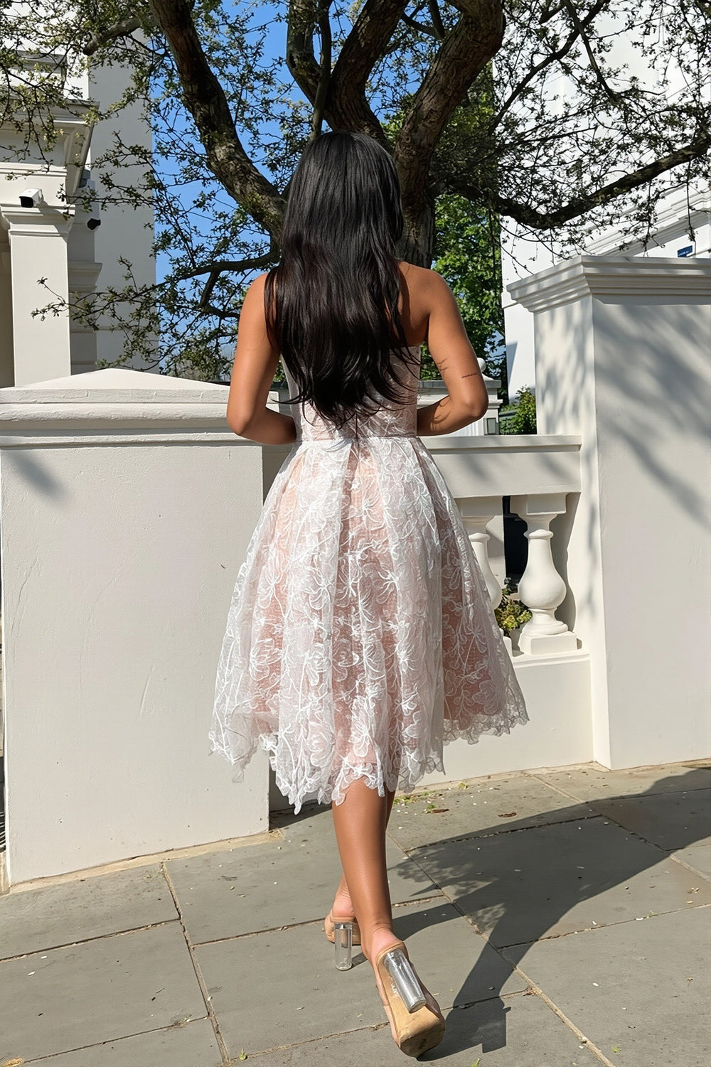 Trägerloses Midikleid mit Spitze