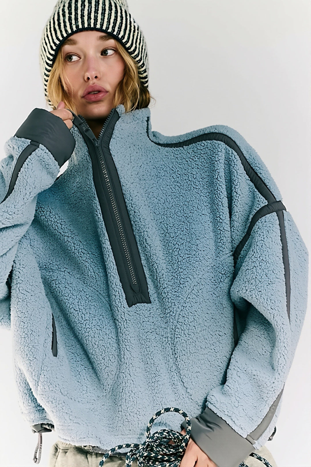 Sweatshirt mit Reißverschluss und Farbblockmuster