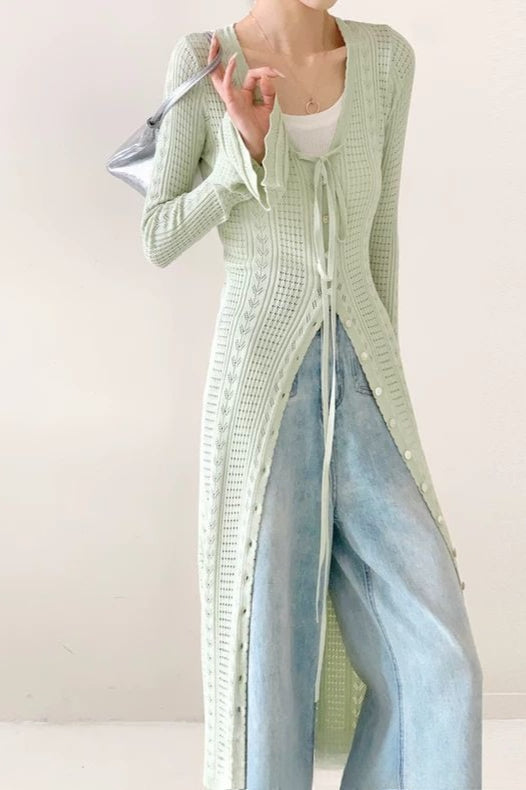 Strickjacke mit V-Ausschnitt, Spitze und Strickstruktur