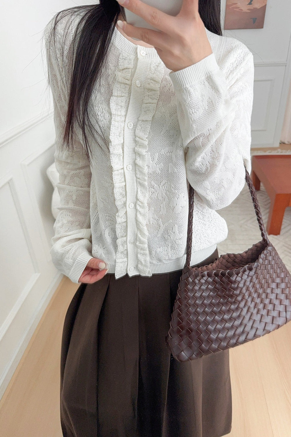 Strickjacke mit Aussparungen, Knopfdetails und Spitze