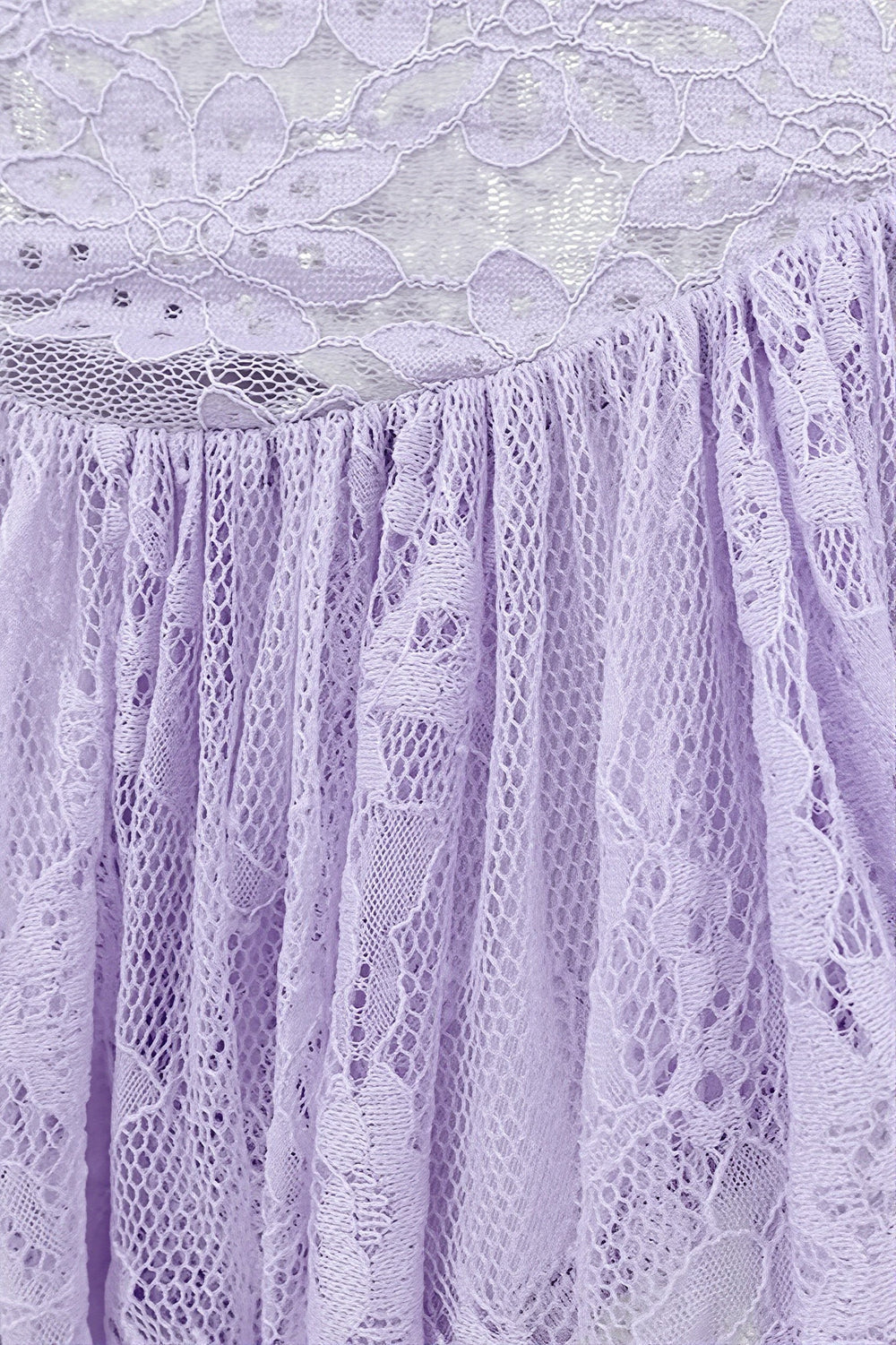 Minikleid mit Spitze in Lila