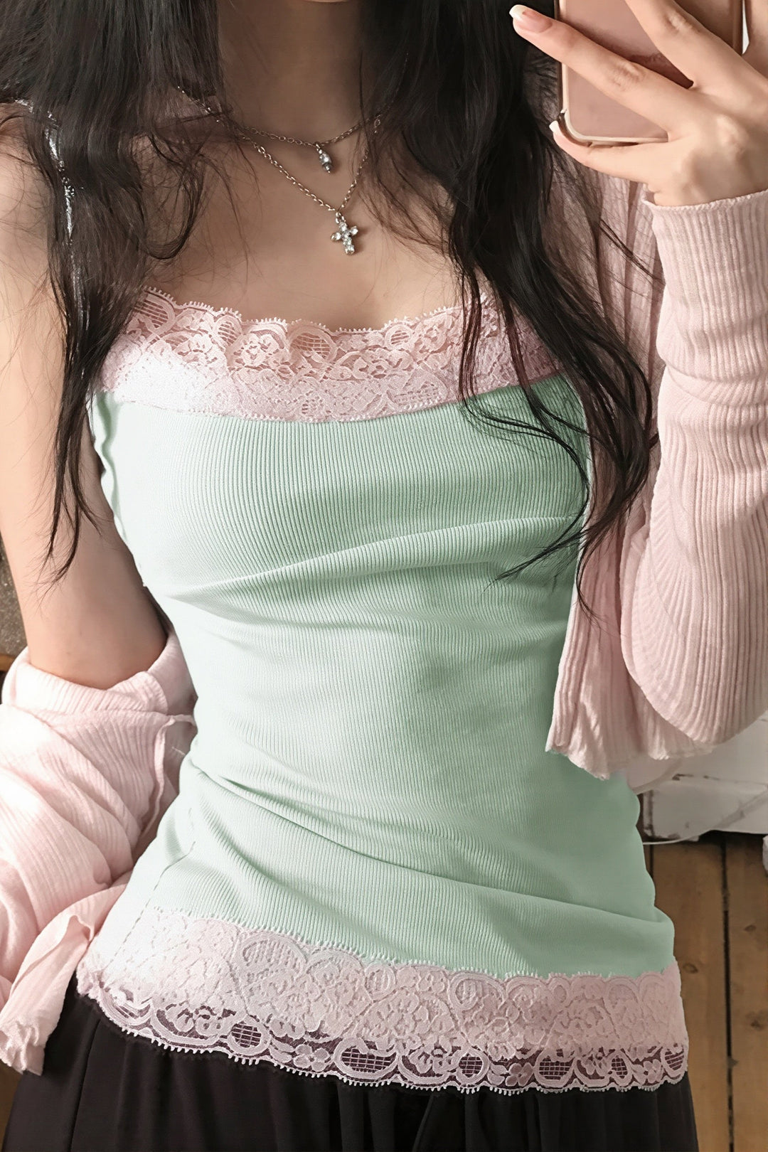 Cami-Top mit Spitze und Strickstruktur