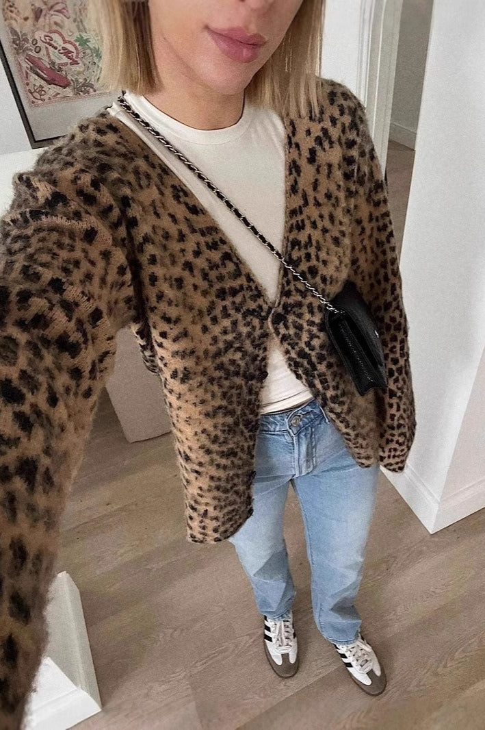 Strickjacke mit V-Ausschnitt und Leopardenmuster