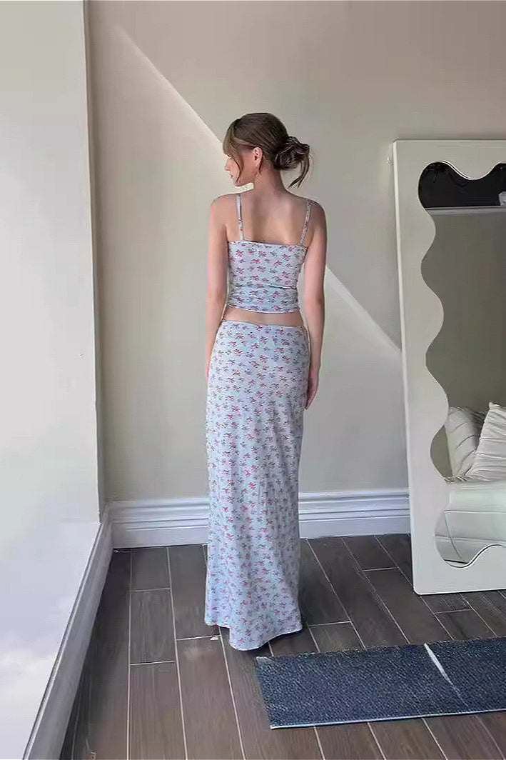 Zweiteiliges Set mit Blumenmuster in Blau