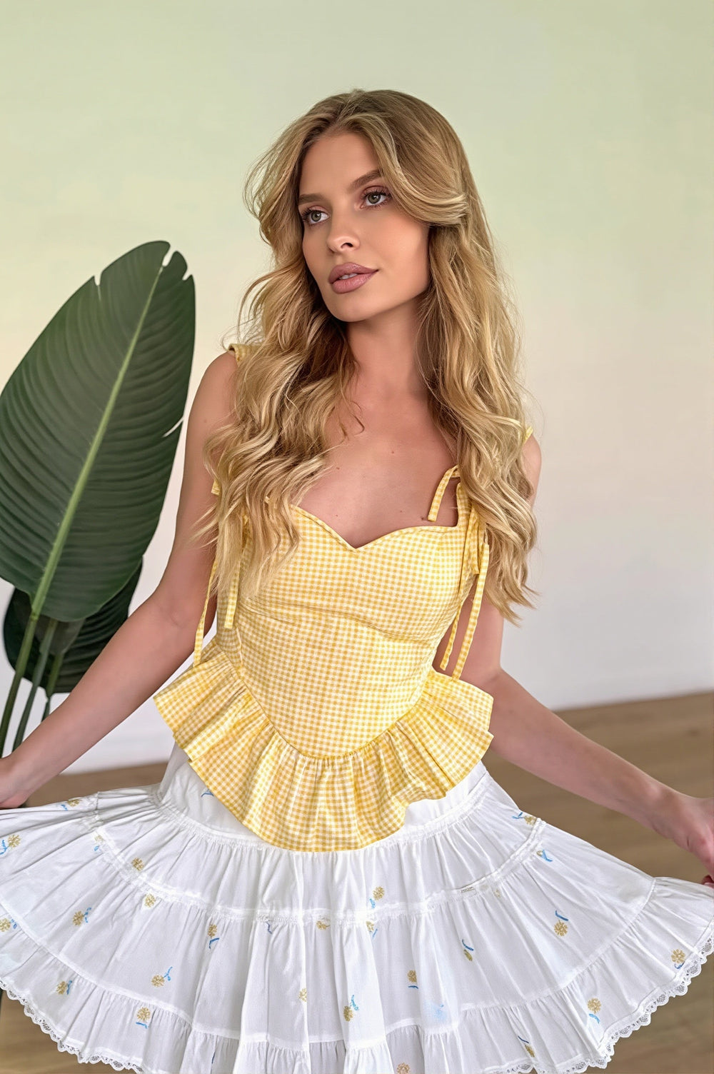 Cami-Top mit Spitze und Rüschen in Gelb