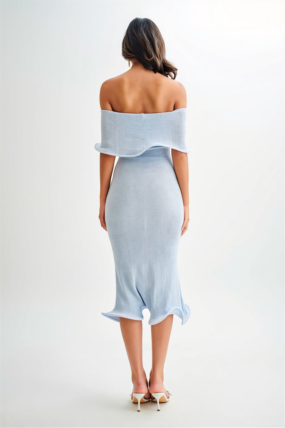 Schulterfreies Midikleid mit Strickstruktur und Rüschen