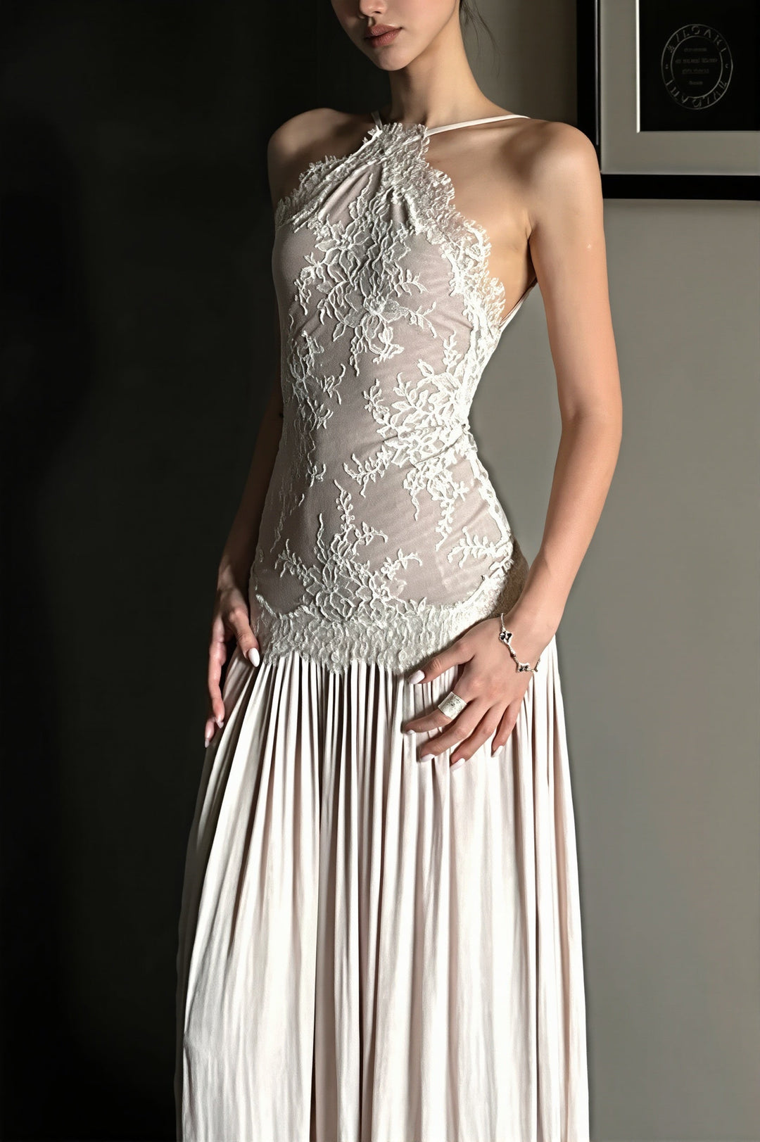 Rückenfreies Maxikleid mit Spitze