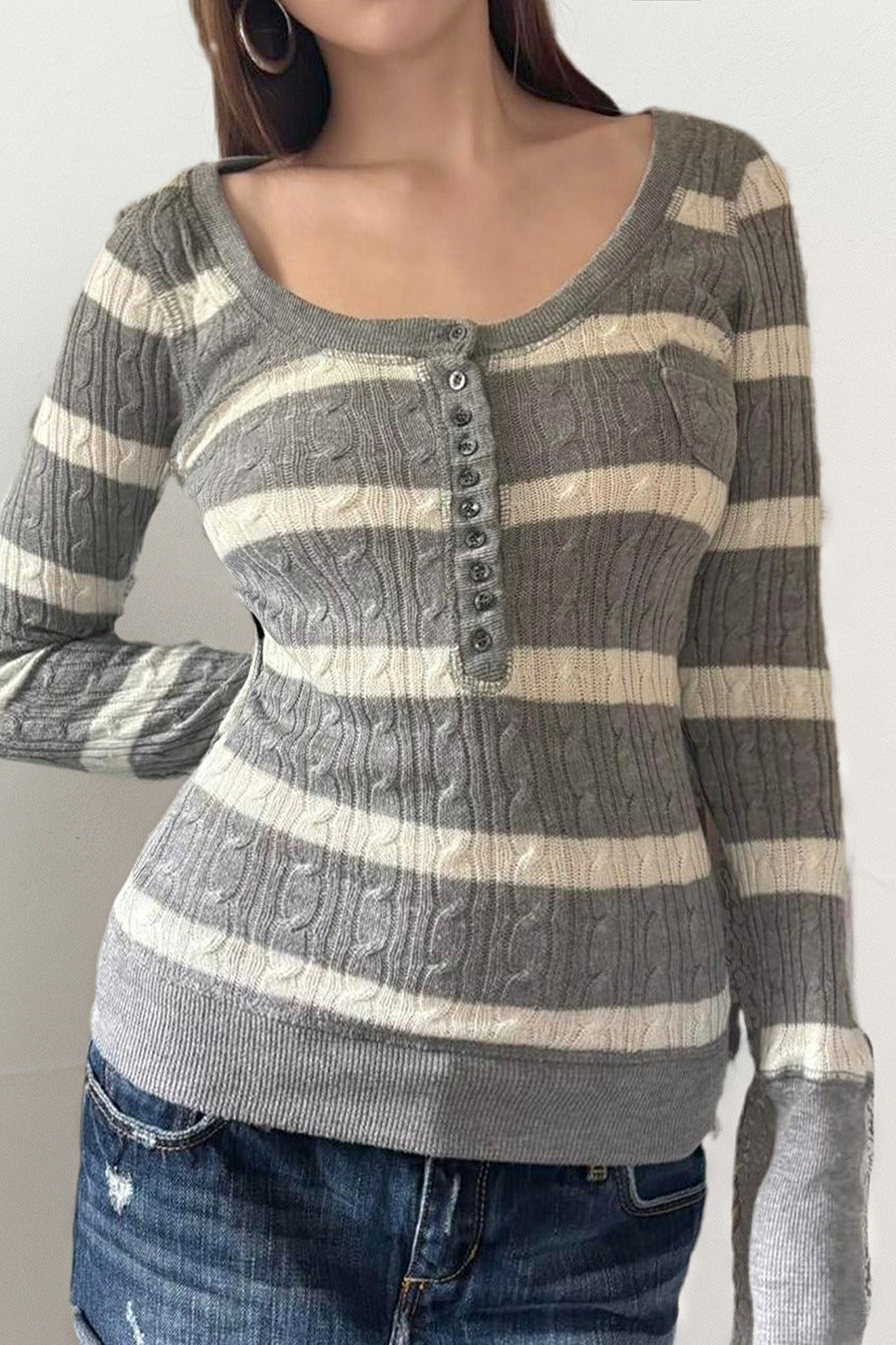 Pullover mit eckigem Ausschnitt, Streifenmuster und Strickstruktur