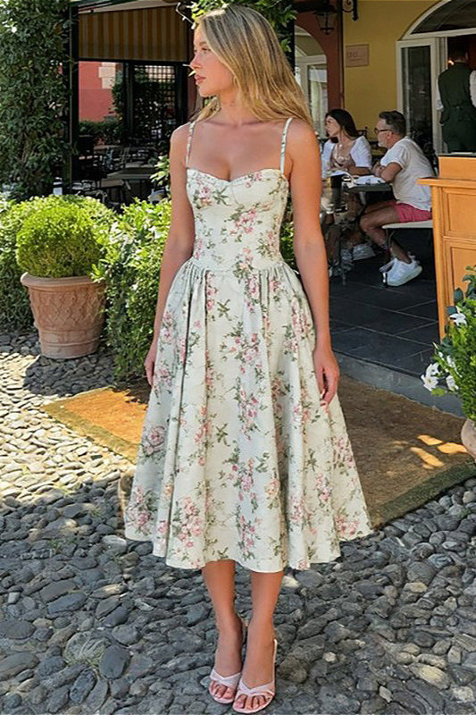Kleid mit Blumenmuster in Grün