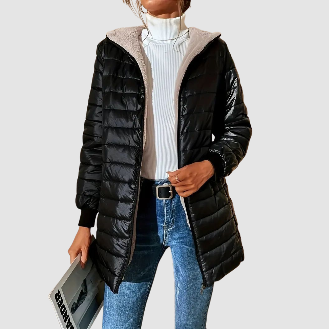 Lange wattierte Steppjacke mit Kapuze und Sherpa-Futter