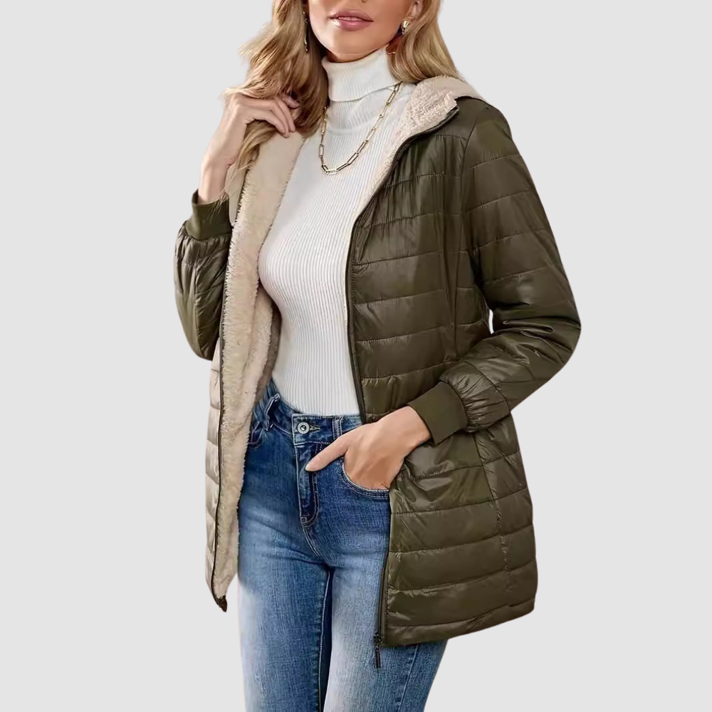 Lange wattierte Steppjacke mit Kapuze und Sherpa-Futter