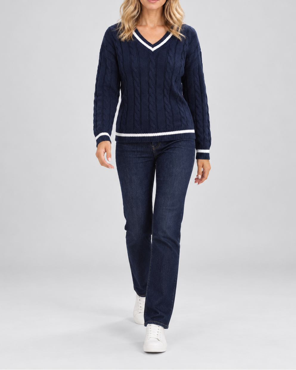 Zopfmuster-Pullover mit V-Ausschnitt und kontrastfarbenen Streifenblenden