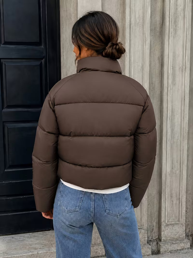Wattierte kurze Steppjacke mit Reißverschluss vorne und Stehkragen