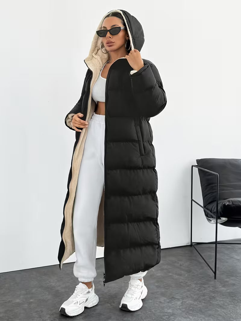 Lange Steppjacke mit Sherpa-gefütterter Kapuze und Reißverschluss vorne