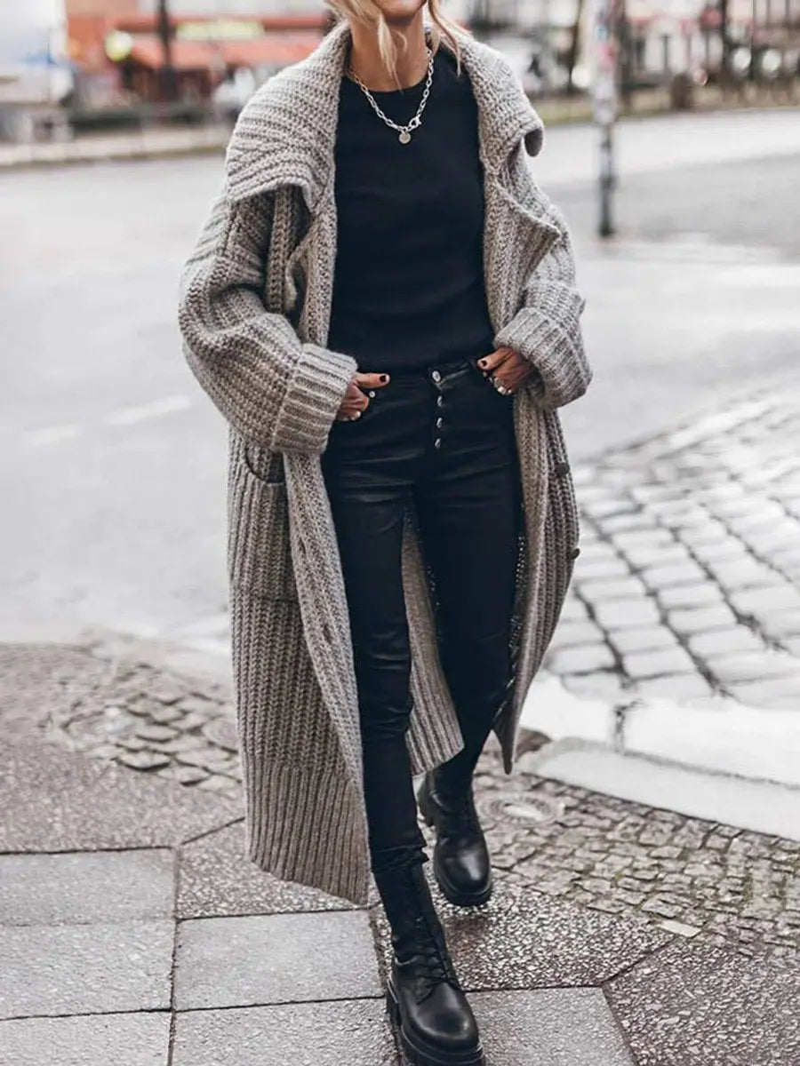 Lange Grobstrick-Strickjacke mit Zopfmuster und Reverskragen