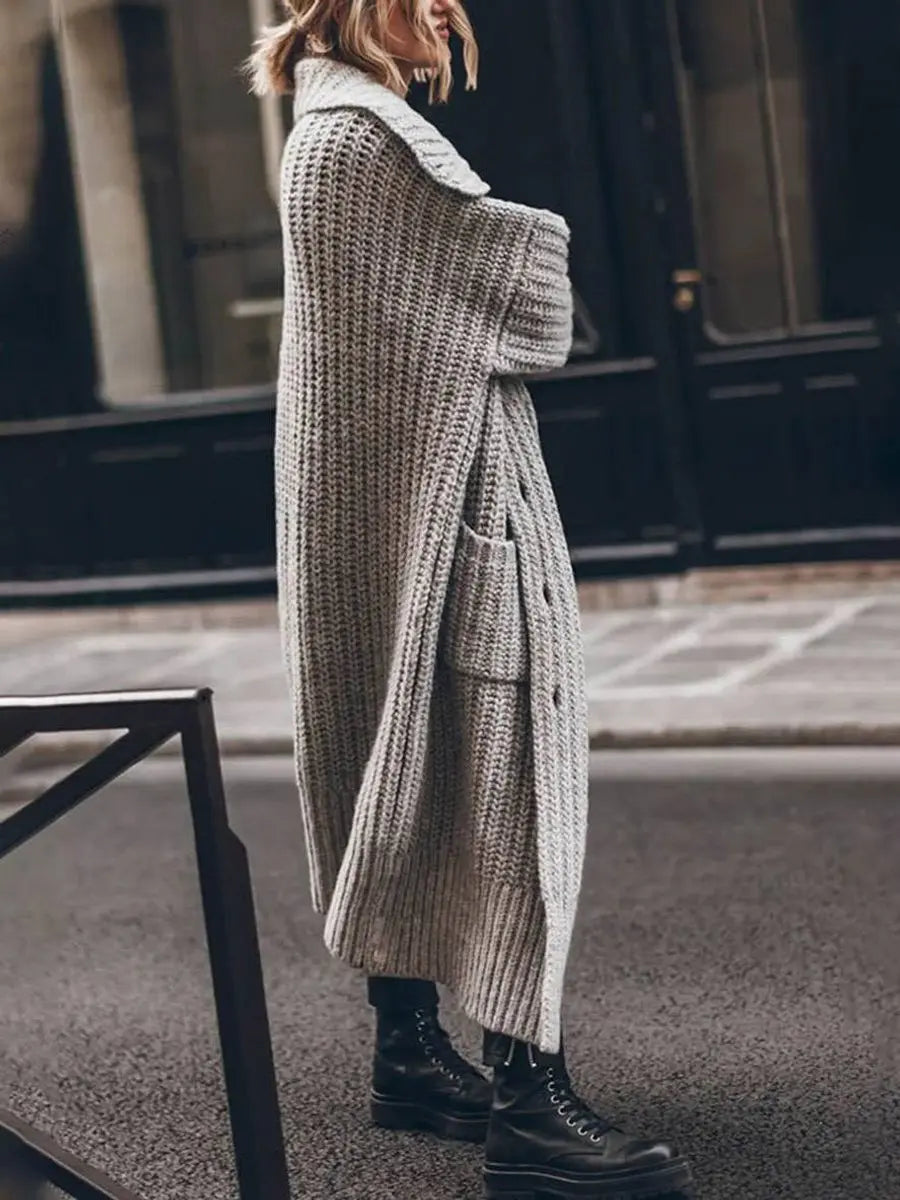 Lange Grobstrick-Strickjacke mit Zopfmuster und Reverskragen