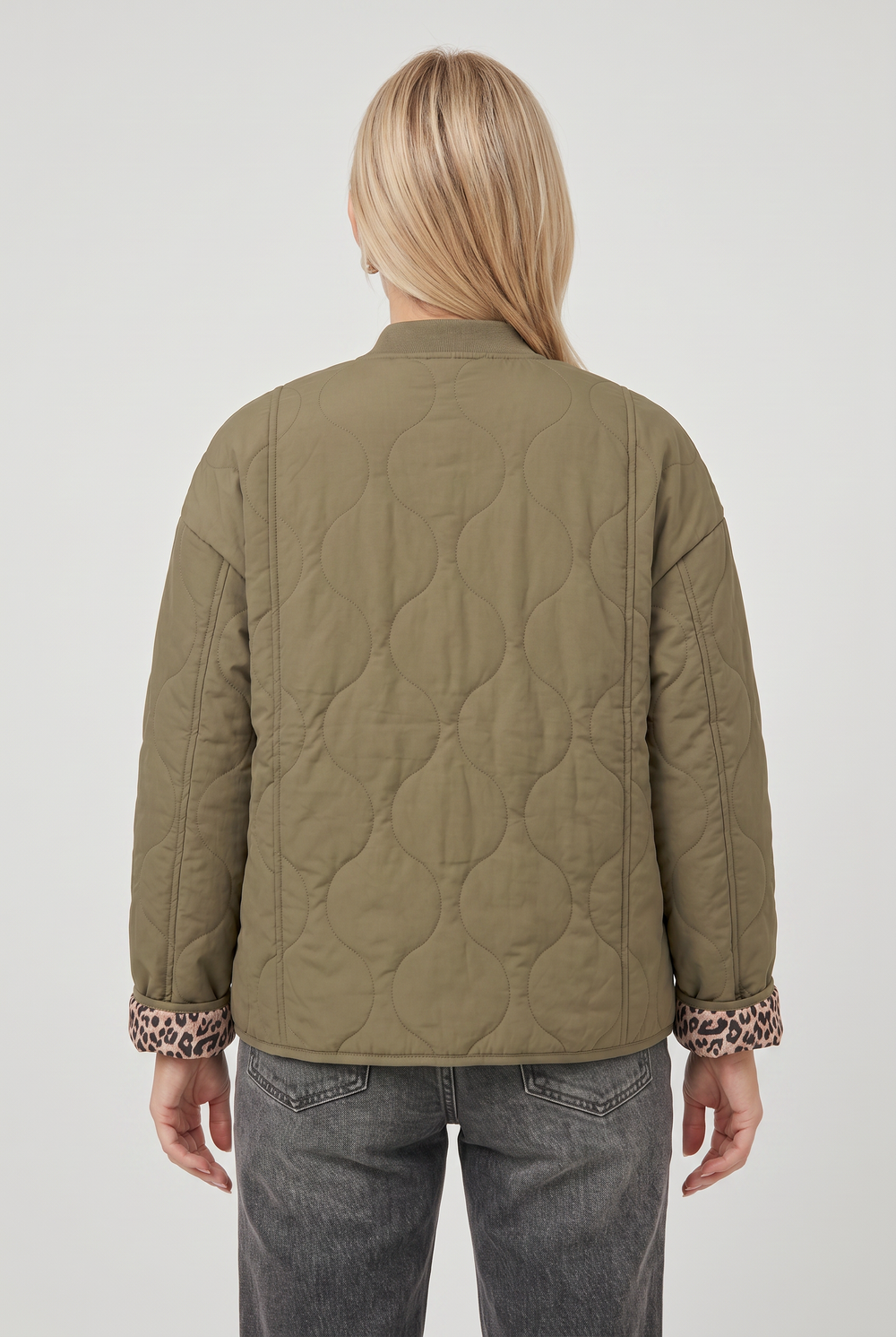 Steppjacke mit Knopfleiste und Pattentaschen