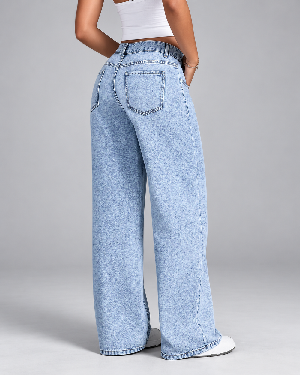 Lockere Jeans mit weitem Bein, hohem Bund und hellblauer Waschung