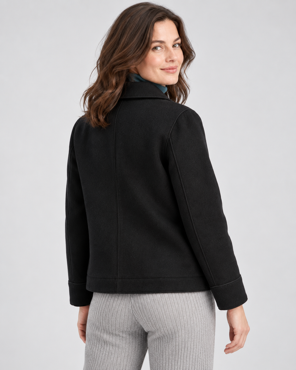 Kurze Jacke in Wolloptik mit Hemdkragen und Knopfleiste